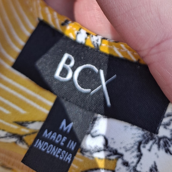 Lovely Top with Black and White Floral Pattern on Mustard Background Size M - Picture 7 of 9